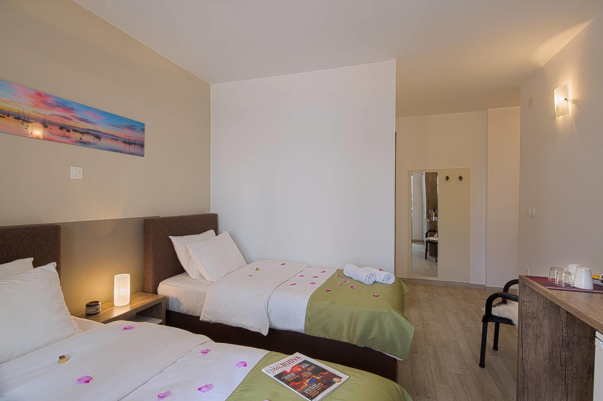 Le Marc Guest House Budva Exterior photo