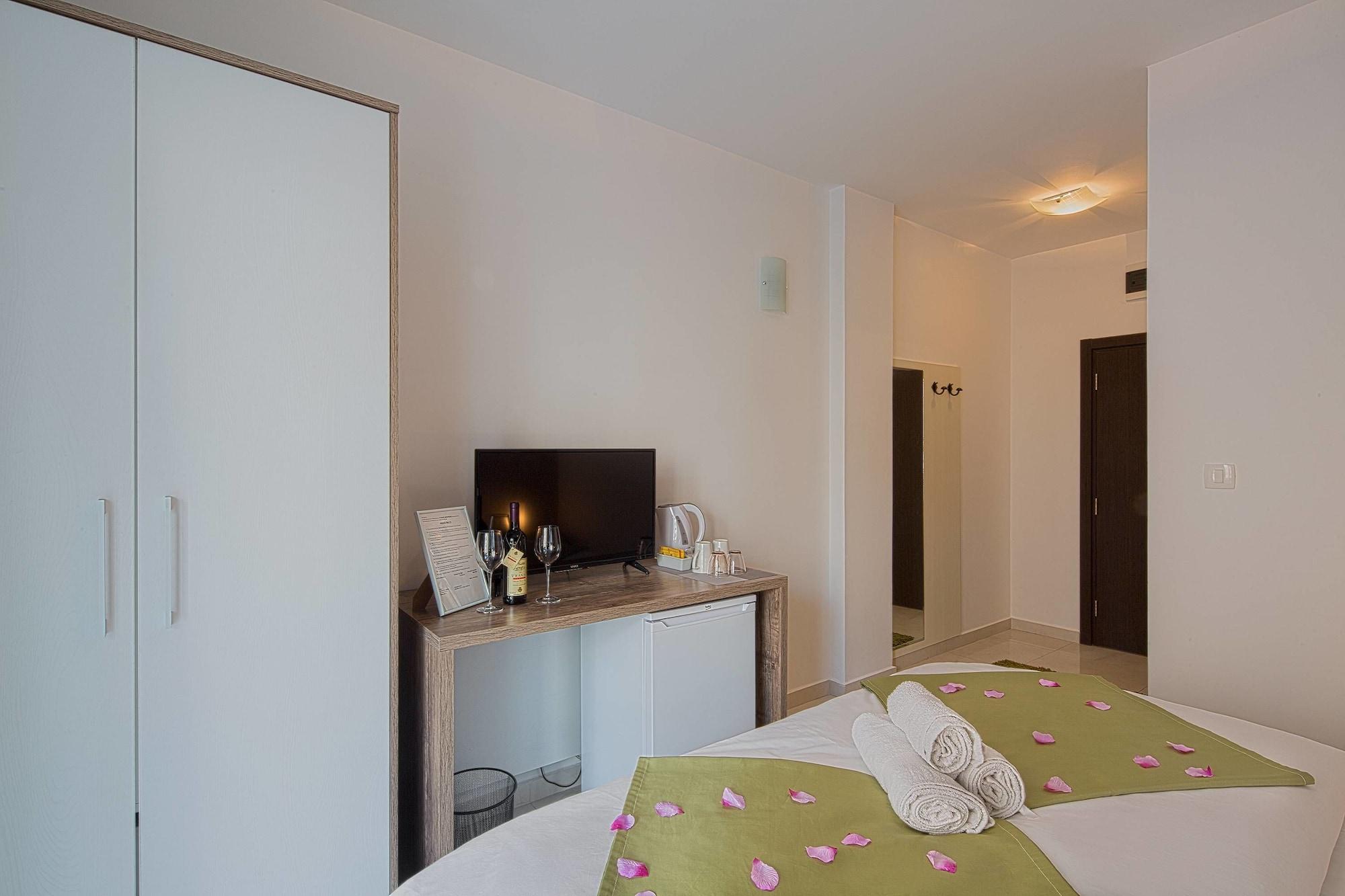 Le Marc Guest House Budva Exterior photo